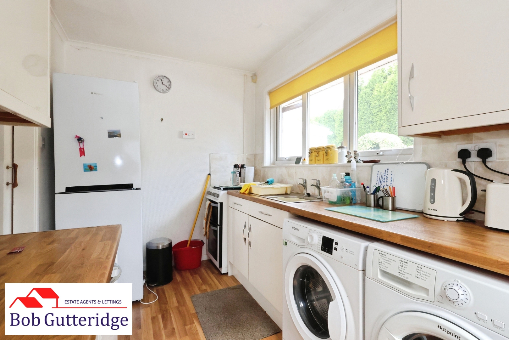 FITTED KITCHEN